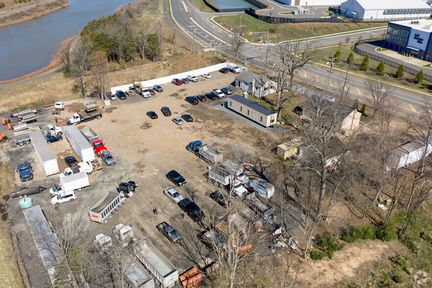 More Photos Of 25119-25137 Arcola Mills Dr, Sterling Land For Lease