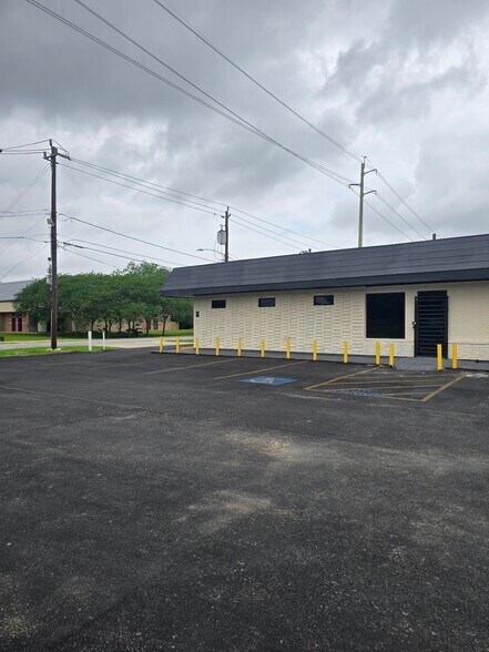 More Photos Of 3619 Reed Rd, Houston Freestanding For Lease