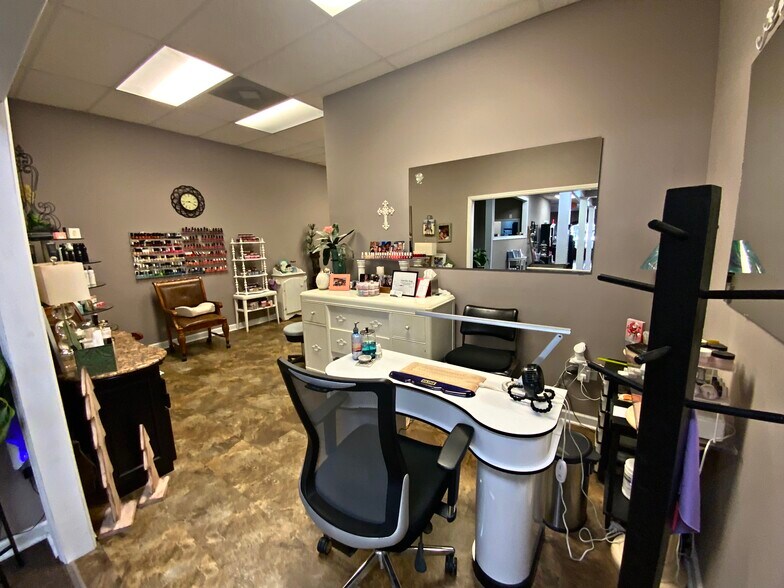 More Photos Of 1012 Noble St, Anniston Storefront Retail Office For Sale