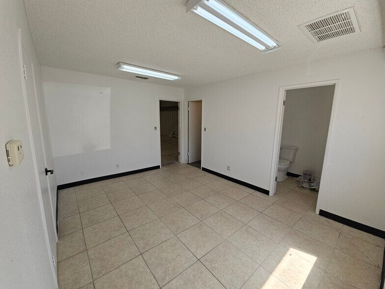 More Photos Of 3829 Rising Sun Rd, Bullhead City Distribution For Lease