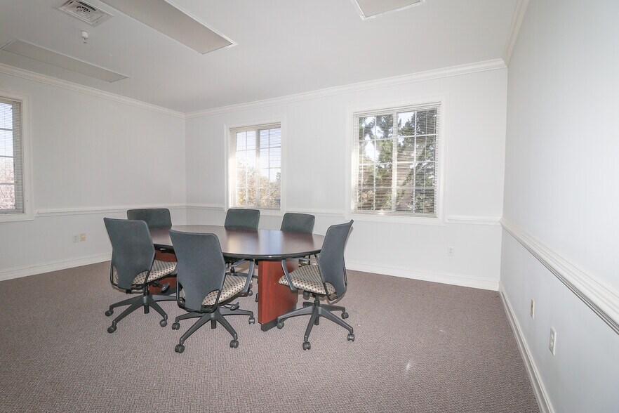 More Photos Of 3225 Shallowford Rd, Marietta Office For Lease