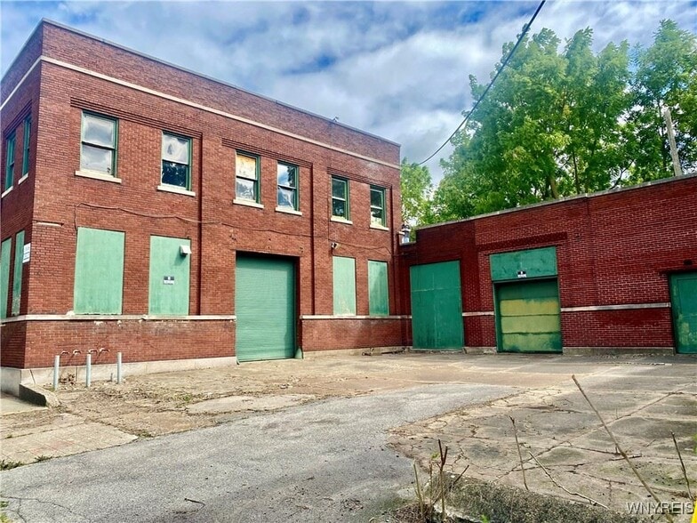 More Photos Of 561 8th St, Niagara Falls Warehouse For Sale