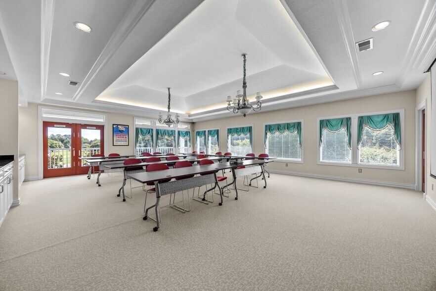 More Photos Of 8468 Caratoke Hwy, Powells Point Bank For Lease