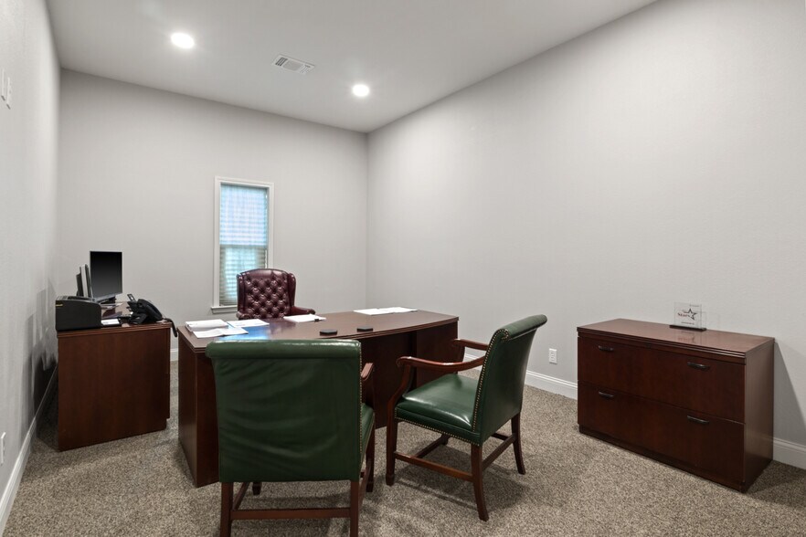 More Photos Of 107 E 11th St, Mount Pleasant Office For Sale