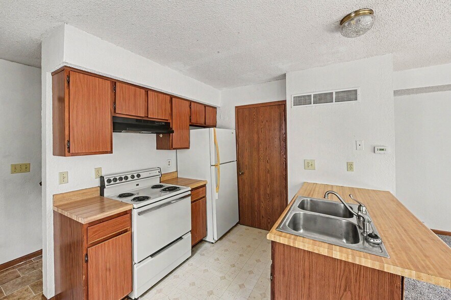 More Photos Of 8213 N Everton Ave, Kansas City Multifamily For Sale