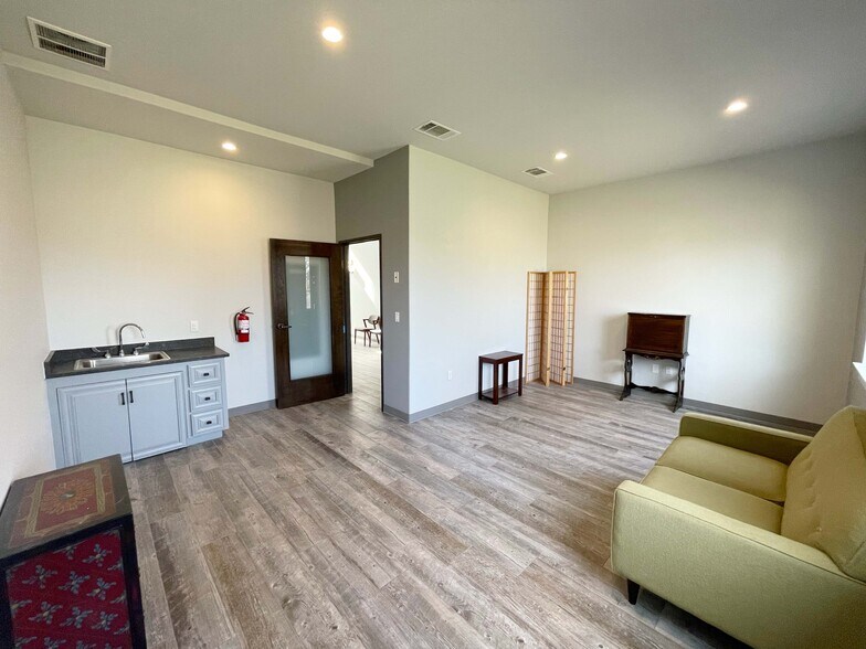 More Photos Of 2500 W William Cannon Dr, Austin Medical For Lease
