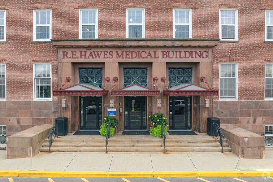 More Photos Of 77 Warren St, Brighton Medical For Lease