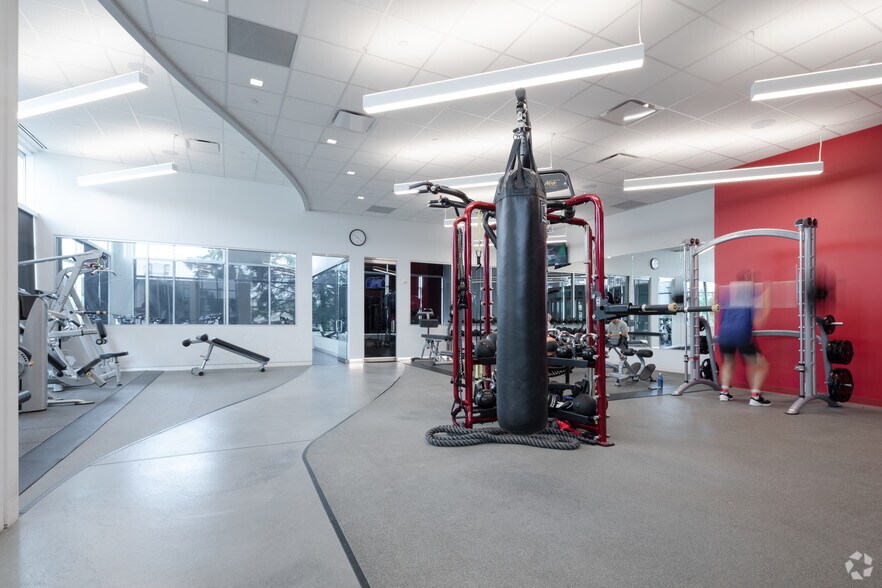 More Photos Of 2000 S Colorado Blvd, Denver Office For Lease