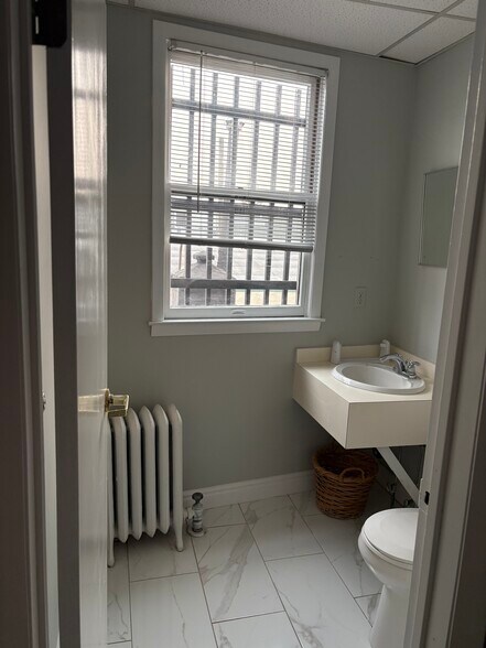 More Photos Of 354 Bloomfield Ave, Caldwell Storefront Retail Office For Lease