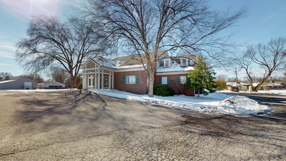 More Photos Of 1701 Spring St, Jeffersonville Medical For Sale