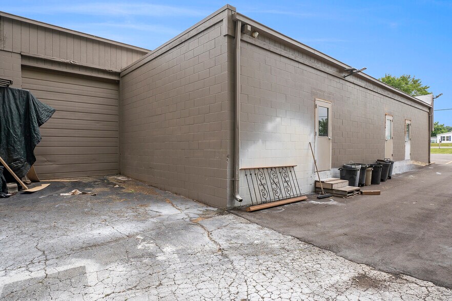 More Photos Of 16745 Dixie Hwy, Davisburg Warehouse For Sale