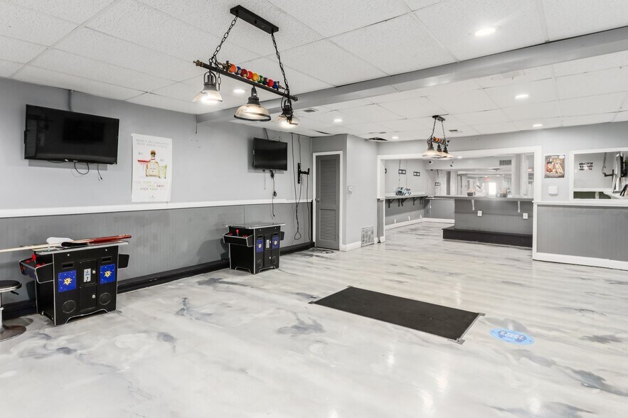 More Photos Of 1662 W Mound St, Columbus Restaurant For Sale
