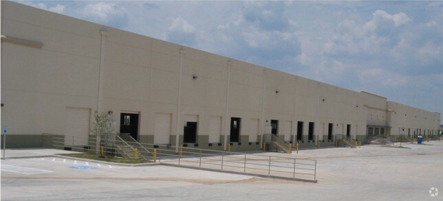 More Photos Of 6601 Guada Coma Dr, Schertz Distribution For Lease