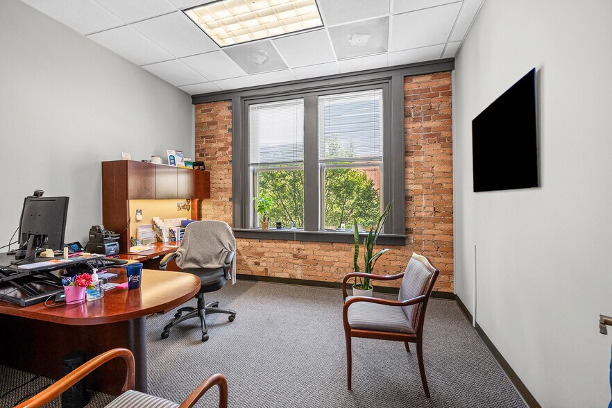 More Photos Of 105 E North St, Greenville Office For Lease