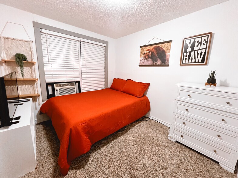 More Photos Of 319 W Main St, Bishop Multifamily For Sale