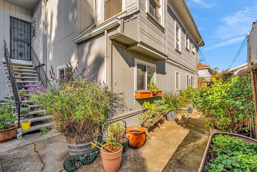 More Photos Of 573 59th St, Oakland Apartments For Sale