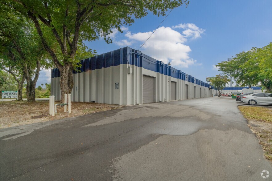 More Photos Of 1111 SW 21st Ave, Fort Lauderdale Warehouse For Lease