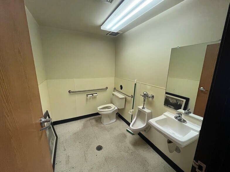 More Photos Of 2931 S Tejon St, Englewood Warehouse For Lease