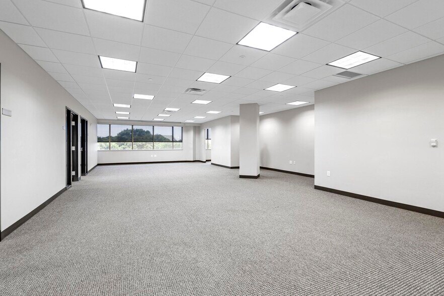 More Photos Of 1600 N Redbud Blvd, McKinney Office For Sale