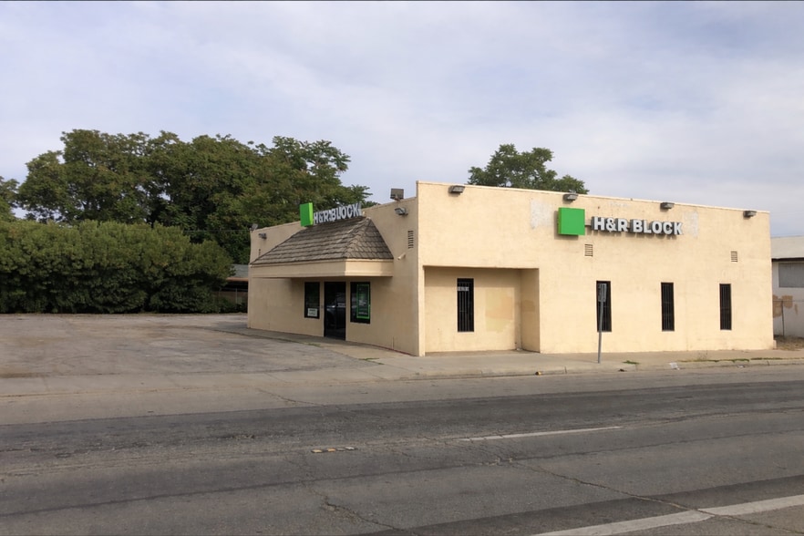 Primary Photo Of 10209 Main St, Lamont Freestanding For Sale