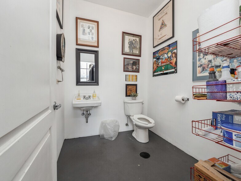 More Photos Of 4650-52 Lawrence, Chicago Office For Sale