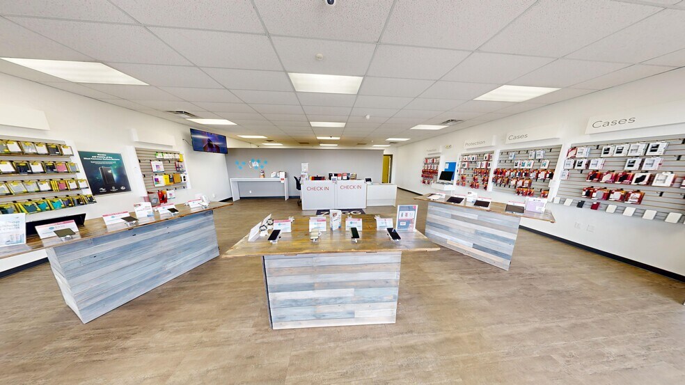 More Photos Of 423-427 W Coliseum Blvd, Fort Wayne Storefront Retail Office For Lease