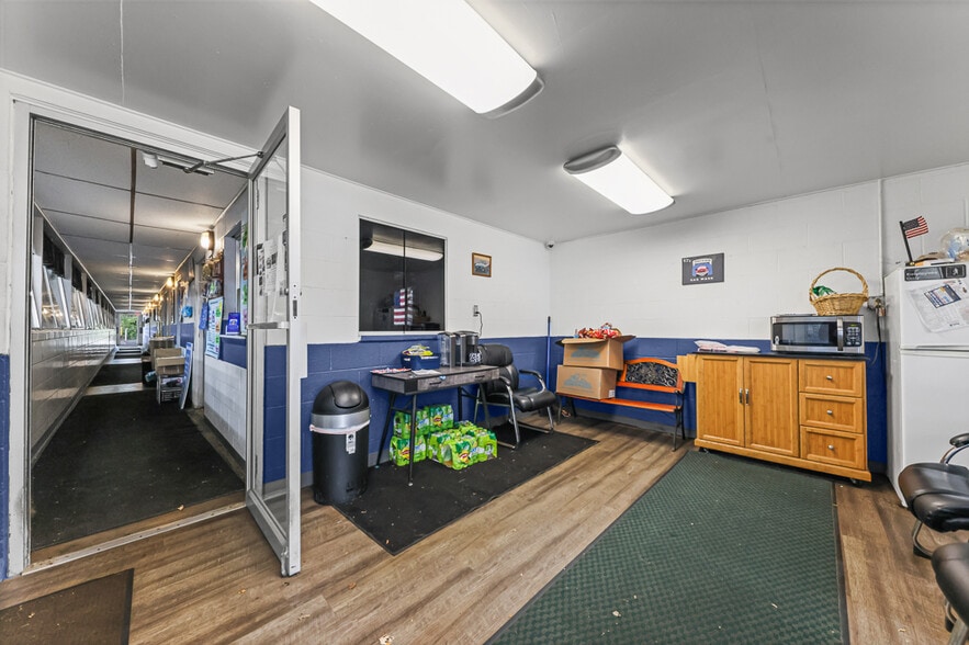 More Photos Of 44 E Harrison St, Alliance Carwash For Sale
