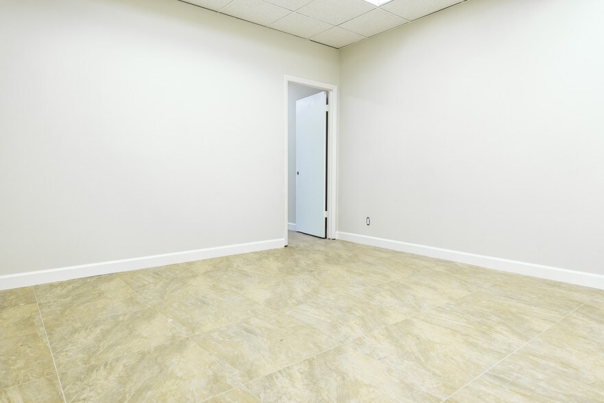 More Photos Of 3035 E Commercial Blvd, Fort Lauderdale Medical For Sale