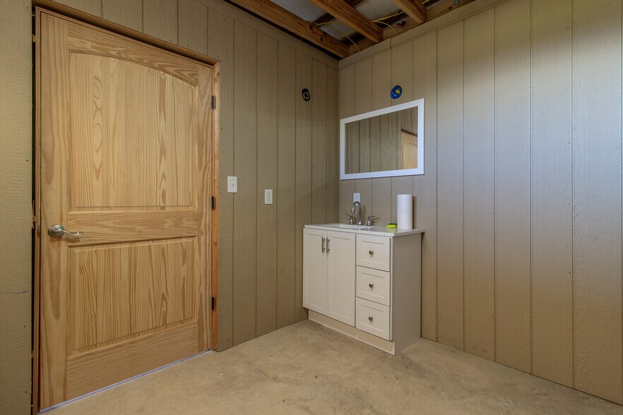 More Photos Of 20221 SW 5th Pl, Dunnellon Specialty For Sale