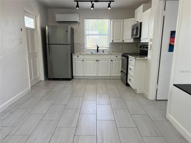 More Photos Of 1668 28th Ave N, Saint Petersburg Multifamily For Sale