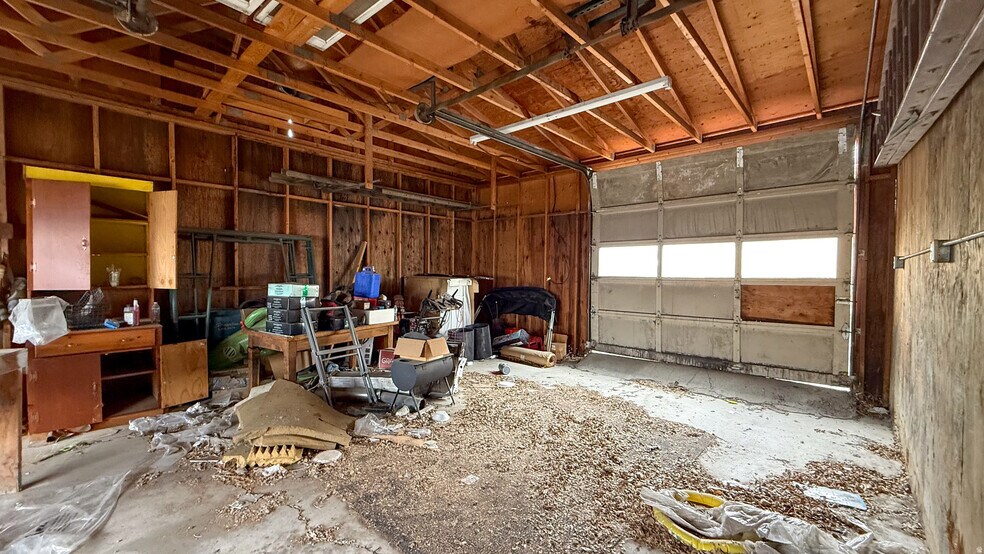 More Photos Of 545 E 100 N, Price Office For Sale
