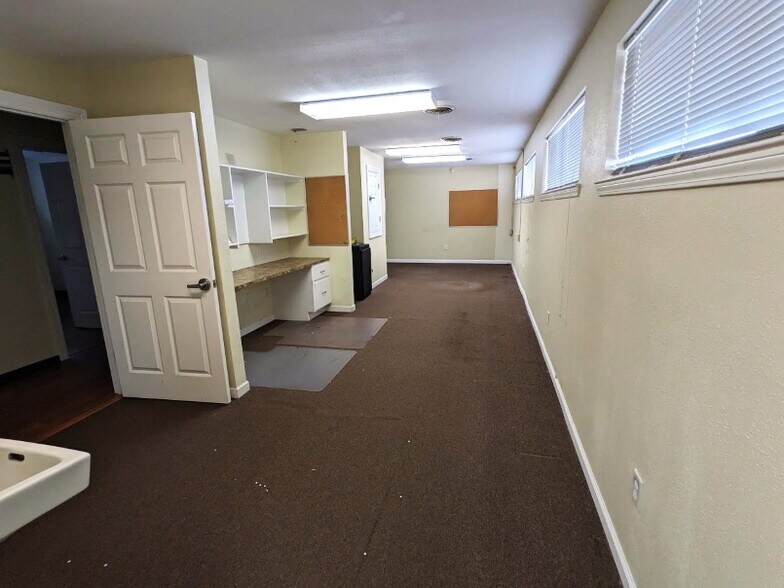 More Photos Of 214 S Burnside Ave, Gonzales Medical For Lease