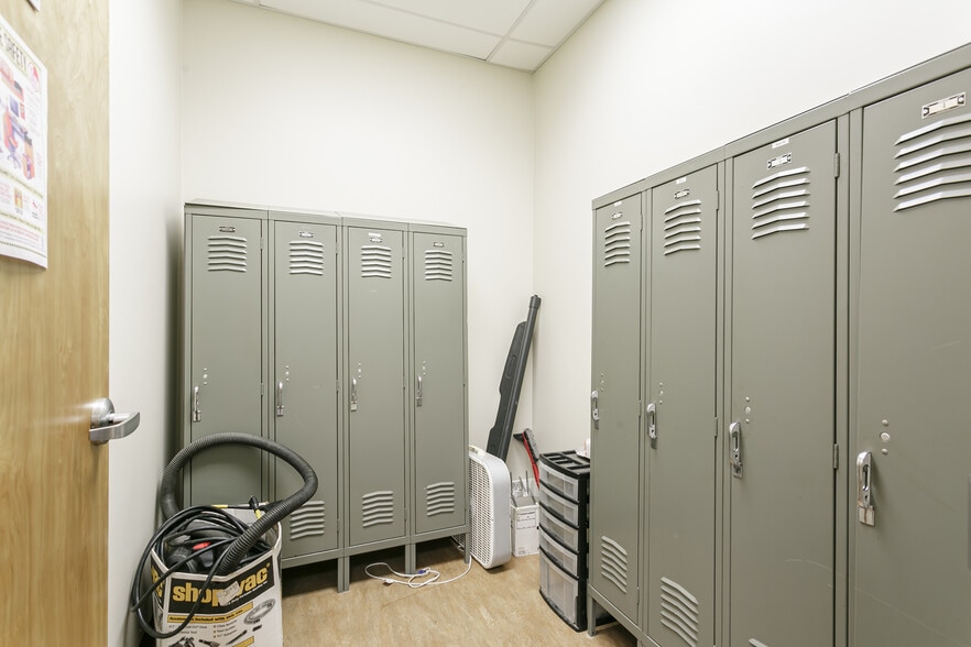 More Photos Of 636 W Washington St, Geneva Office For Sale