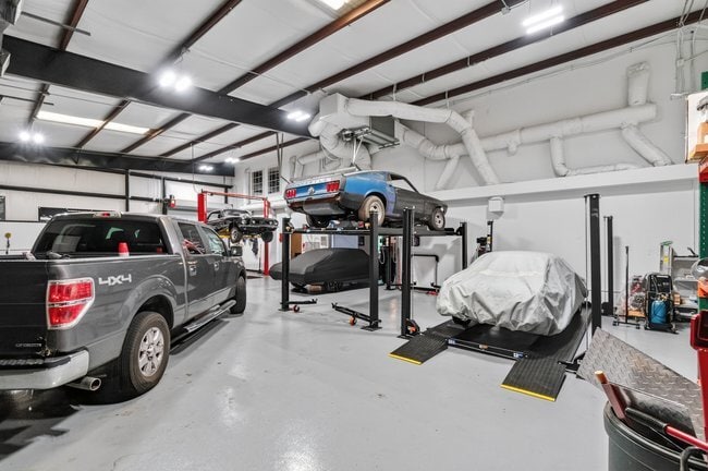 More Photos Of 119 Magnolia Park Dr, Mooresville Showroom For Sale