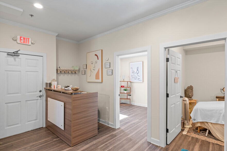 More Photos Of 104 Loudoun St SW, Leesburg Storefront Retail Office For Sale