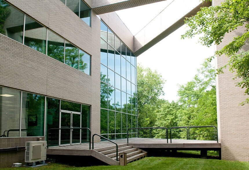 More Photos Of 9175 Guilford Rd, Columbia Medical For Lease