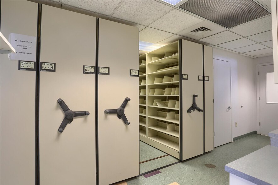 More Photos Of 1784 4th Ave, York Office For Sale