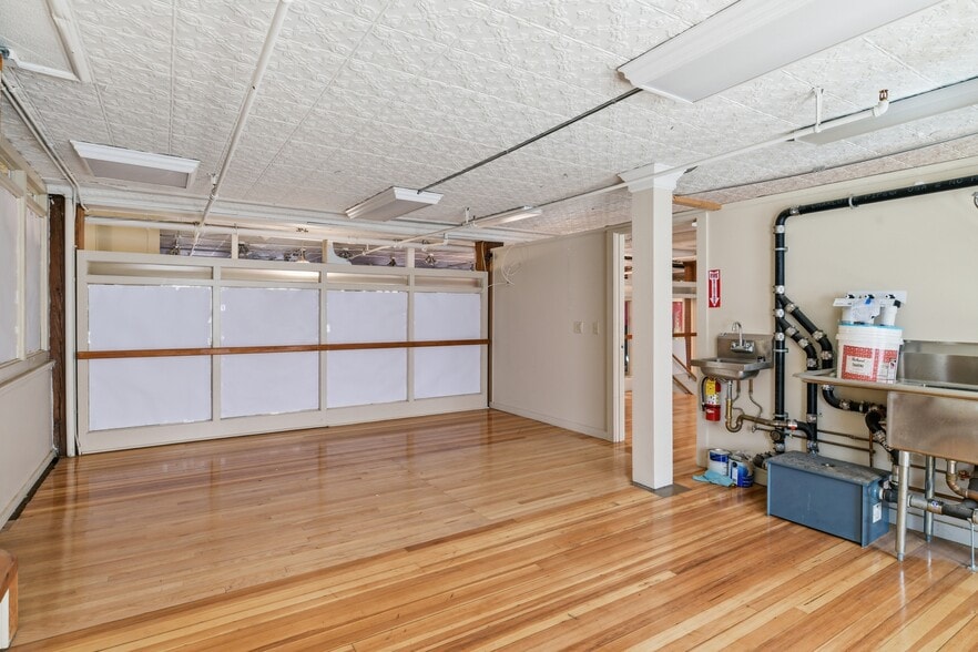 More Photos Of 150 Main St, Northampton Storefront For Lease