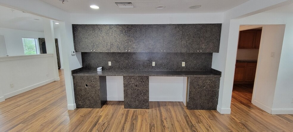 More Photos Of 1901 W Sligh Ave, Tampa Office For Sale