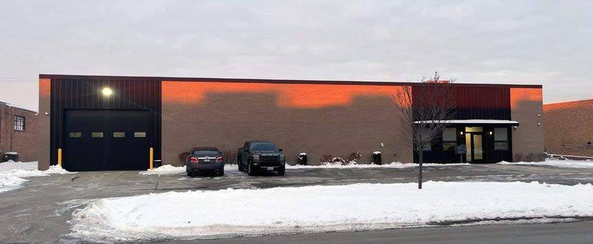 More Photos Of 800 Nicholas Blvd, Elk Grove Village Manufacturing For Lease