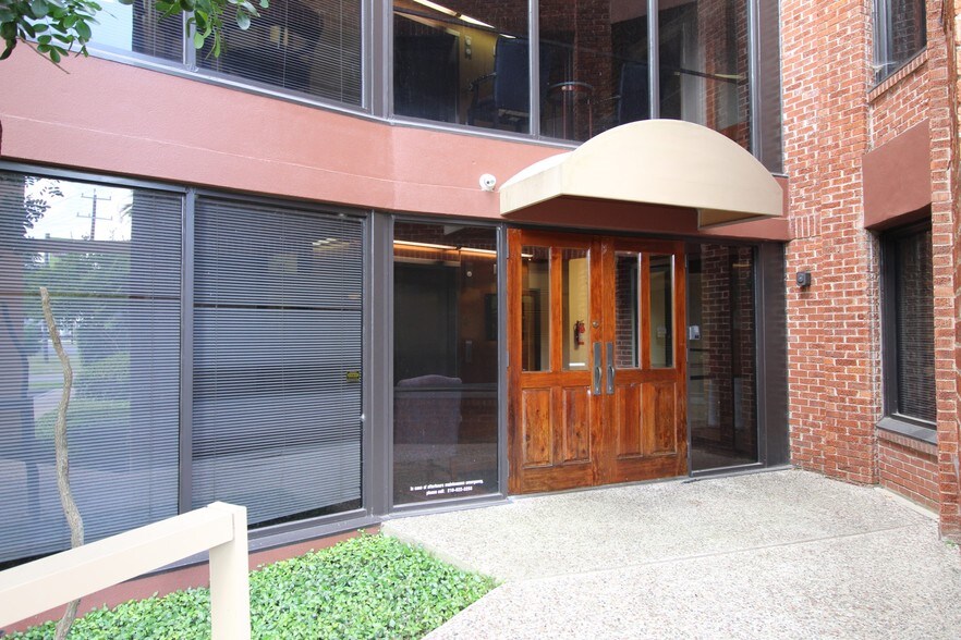 More Photos Of 3308 Broadway St, San Antonio Office For Sale