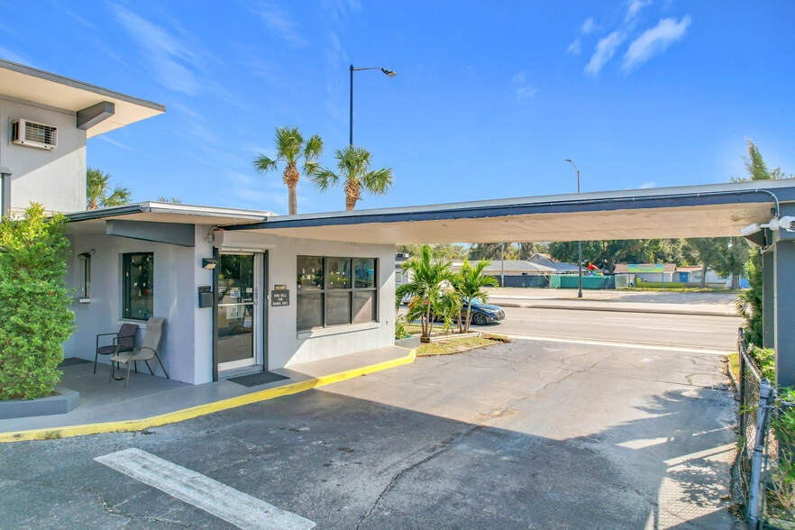 More Photos Of 307 E Vine St, Kissimmee Hotel For Sale