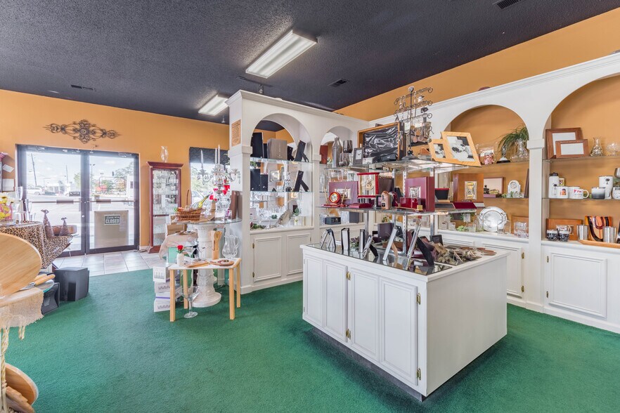 More Photos Of 451 Columbia Ave, Lexington Freestanding For Sale