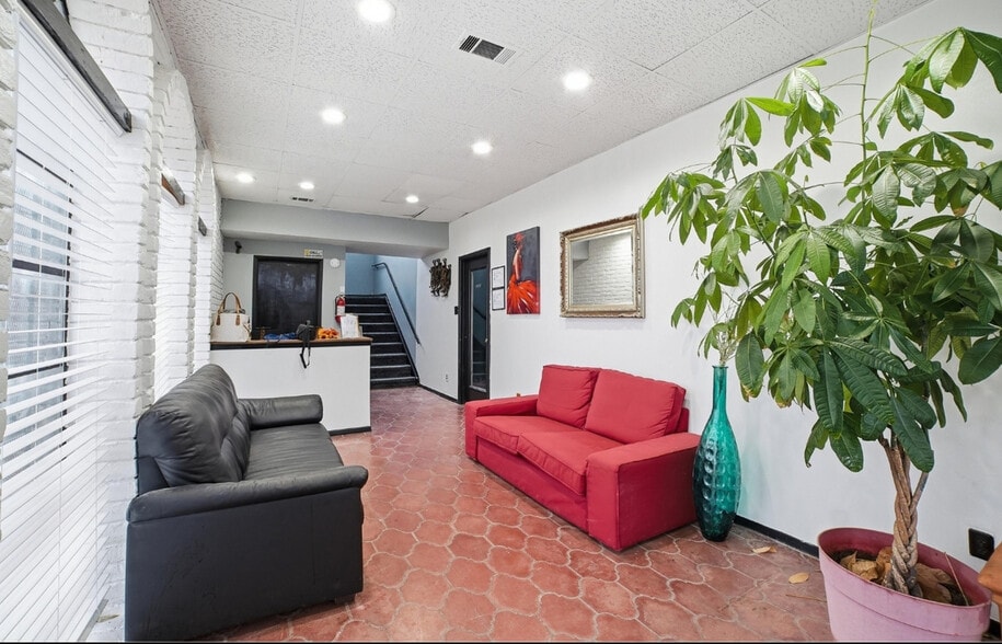 More Photos Of 2908 11th St, Dallas Office For Sale