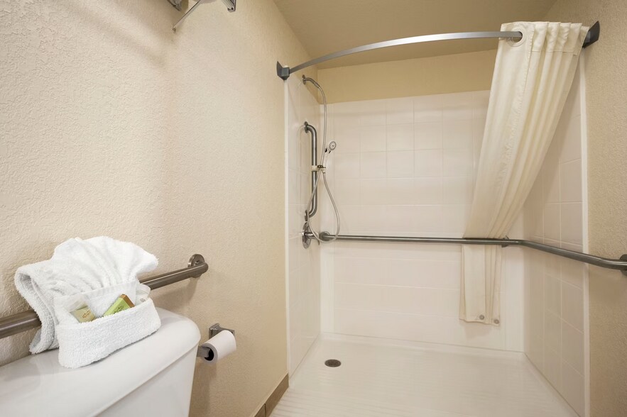 More Photos Of 4120 Williams Ave, Woodward Hotel For Sale