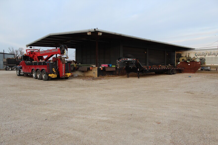 More Photos Of 1401 Black River Industrial Park Rd, Poplar Bluff Flex For Sale