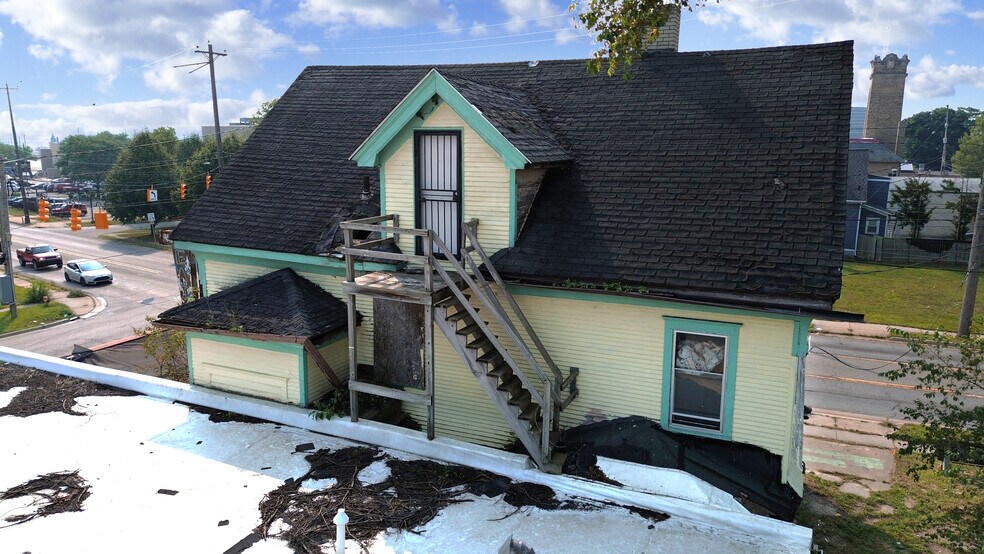 More Photos Of 801 Ml King Ave, Flint Storefront Retail Residential For Sale