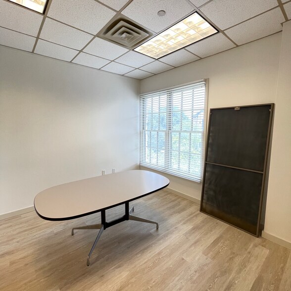 More Photos Of 4407 Bee Caves Rd, West Lake Hills Office For Lease