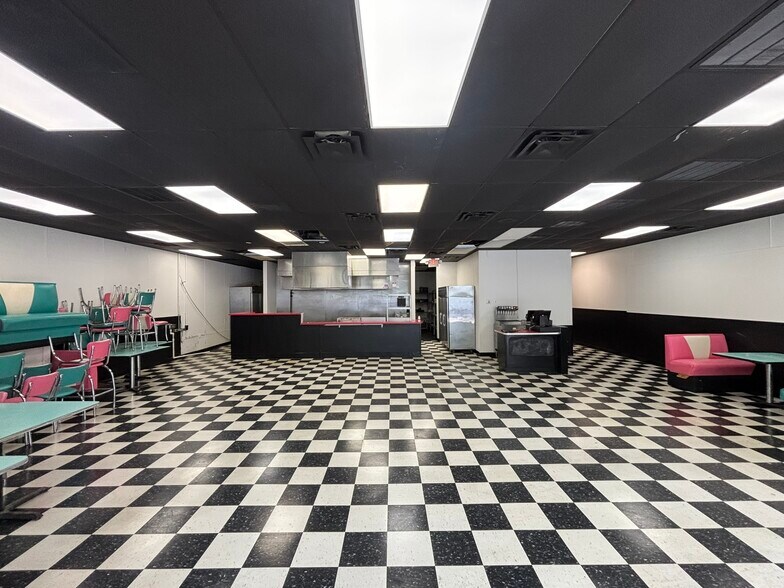 More Photos Of 6001 Castle Hayne Rd, Castle Hayne General Retail For Lease