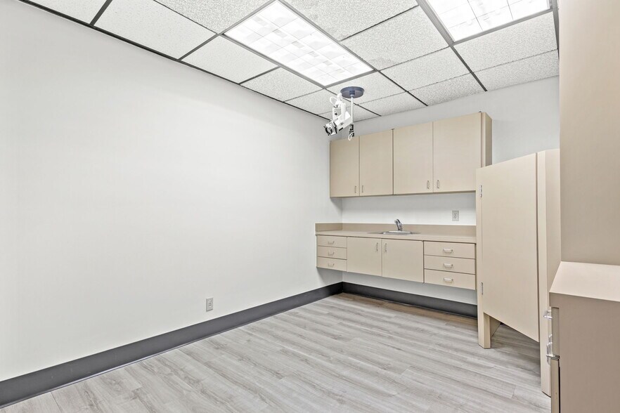 More Photos Of 6210 Samuel Wells, Jacksonville Medical For Sale